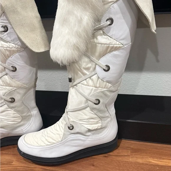 Preowned Aquatalia White Fur-Trimmed Tall Women's Boots - Picture 2 of 10